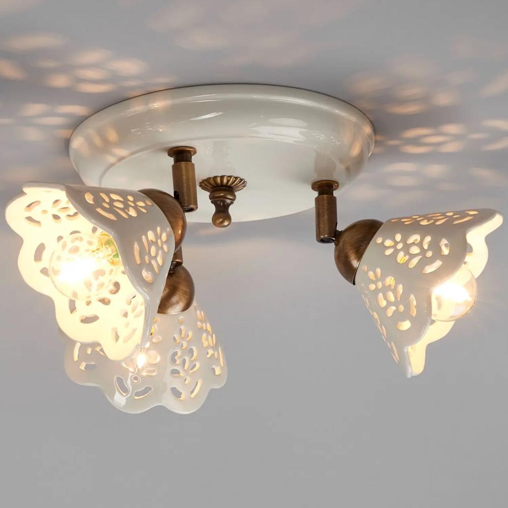 klasszikus romantikus mennyezeti lampa mediterran keramia allithato spot lyukacsos porcelan csipkes konyha nappali alacsony belmagassag vilagitas il fanale anita harom izzos eloszoba nappali.jpg